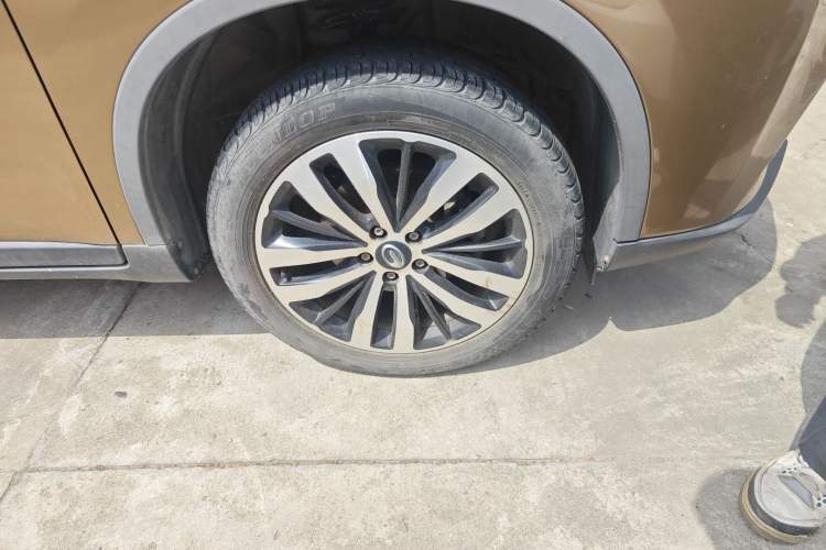 Used GAC Trumpchi GS4 2017 235T Automatic Two-Wheel Drive Luxury Smart Connectivity Version Right Front Wheel Hub