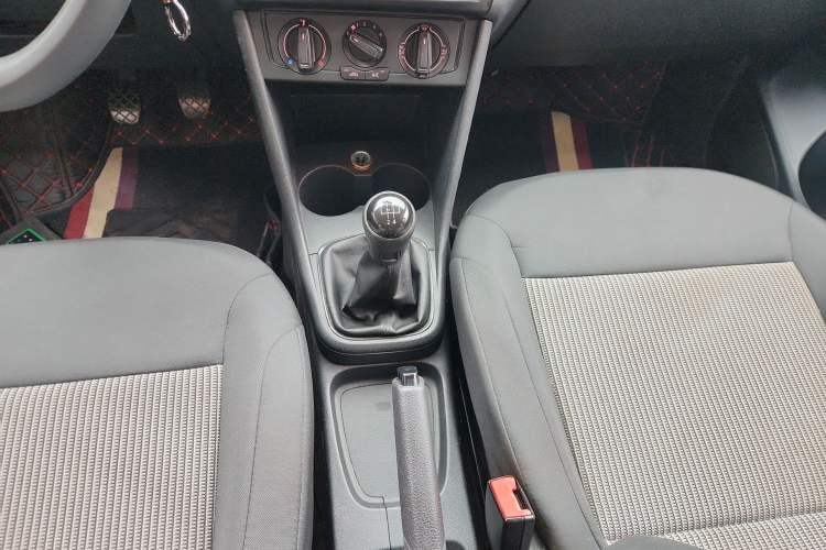 Used Volkswagen Polo 2014 1.4L Manual Fashion Edition Gear Lever