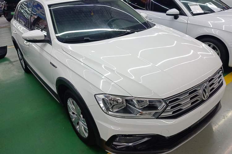 Used Volkswagen C-TREK 2017 230TSI DSG Comfort Version Front Right 45 Deg