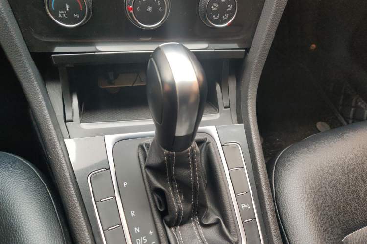 Used Volkswagen Golf 2017 1.6L Automatic Comfort Million-Vehicle Anniversary Edition