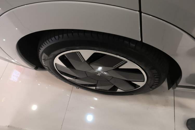 Used XPeng X9 2024 702 Ultra-Long Range Max
