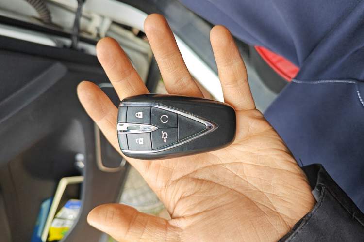 Used CHANGAN OSHAN X7 2020 1.5T Automatic Prestige Edition Vehicle Key