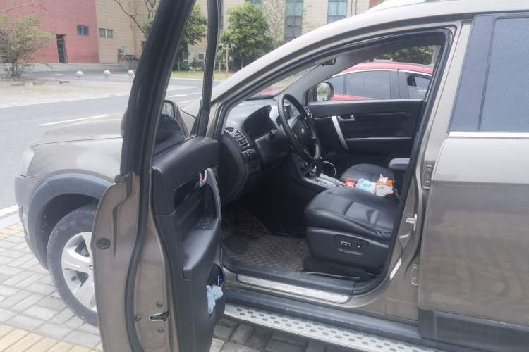 Used Chevrolet Captiva 2017 2.4L 4x4 Flagship Edition 7-Seater Driver Seat