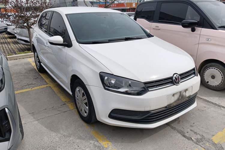 Used Volkswagen Polo 2016 1.4L Automatic Trendy Model Front Right 45 Deg