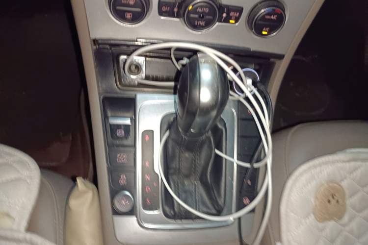 Used Volkswagen Magotan 2015 1.8TSI Prestige Model Gear Lever