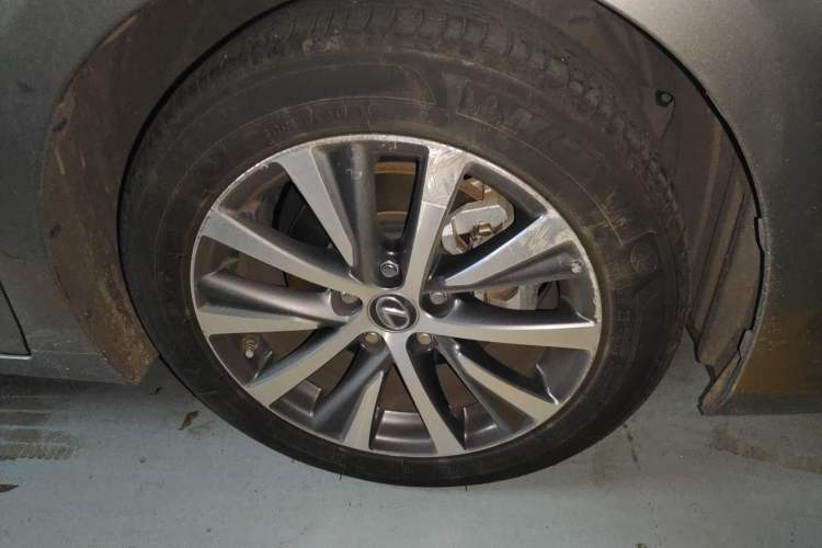 Used Lexus ES 2018 300h Premier Edition China VI Standard