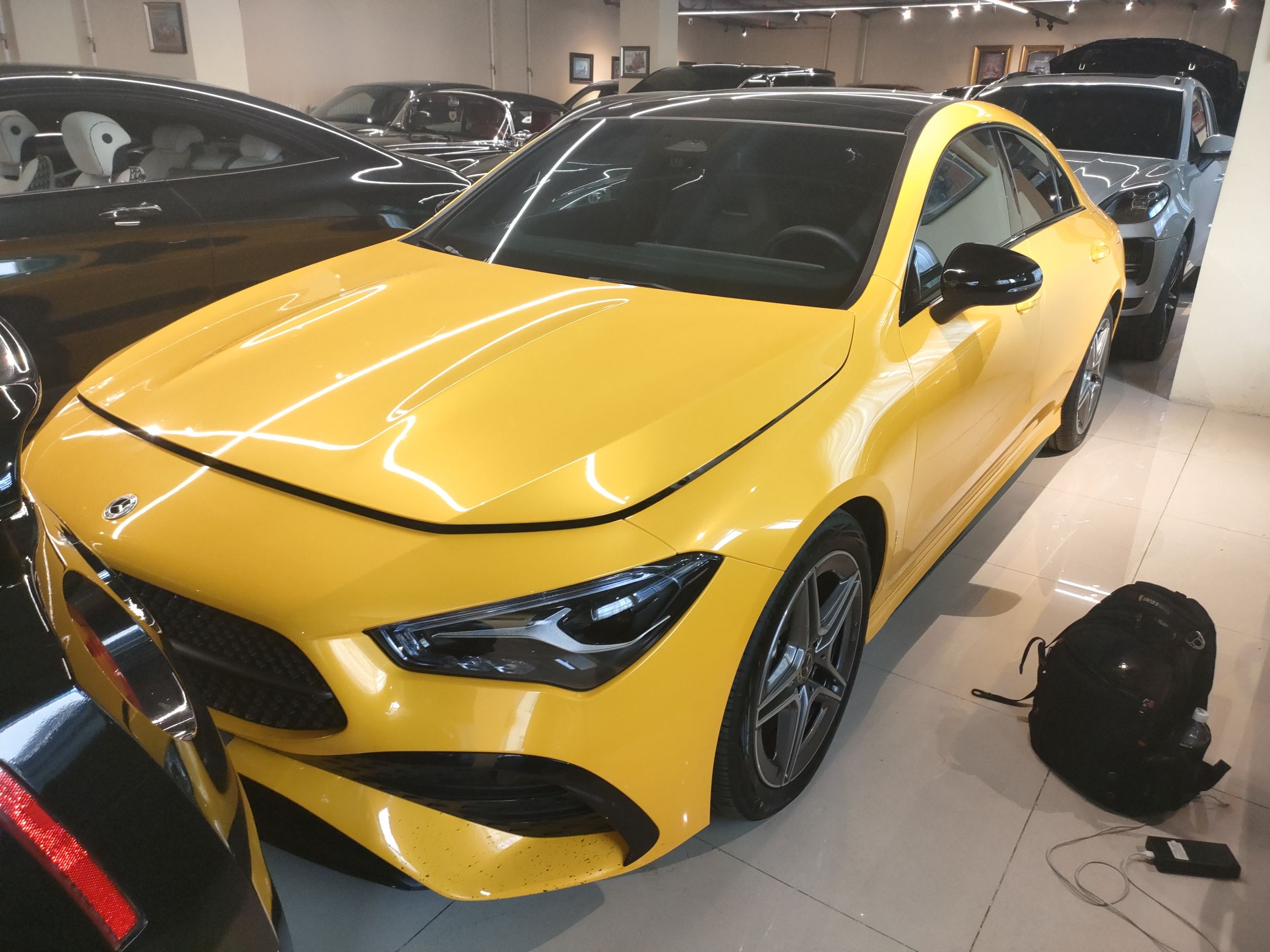 Под передней частью автомобиля