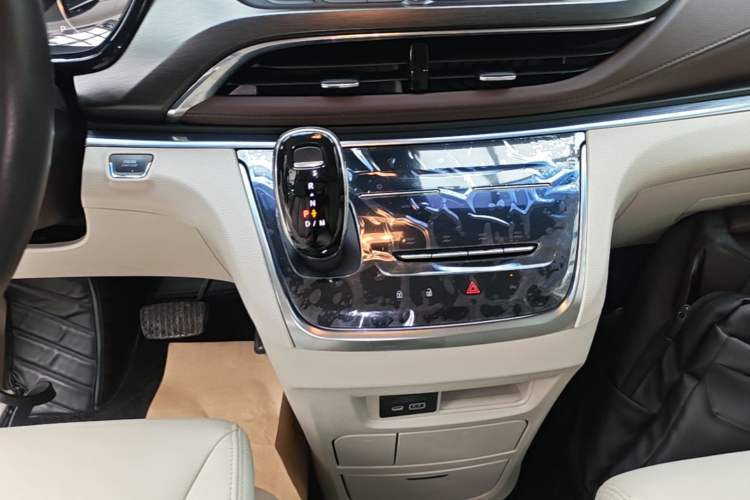 Used Buick GL8 2021 Land Cruiser Executive Class 652T Smart Luxury Model
