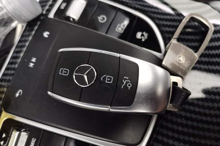 Used Mercedes-Benz GLC 2021 GLC 300 L 4MATIC Dynamic Model Vehicle Key