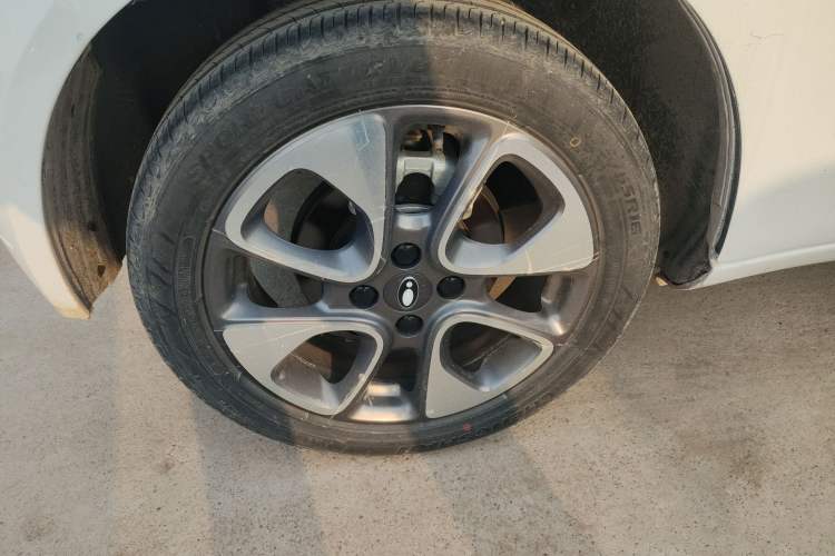 Used ORA White Cat 2022 Upgraded Model 305km Range Luxury Version Lithium-Ion Battery Right Rear Wheel Hub