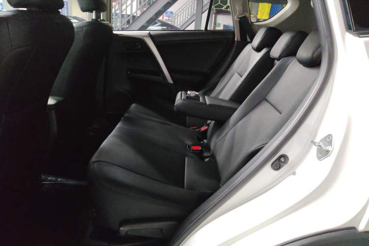 Used Toyota RAV4 2016 2.0L CVT Two-Wheel Drive Fashion Edition China V Standard