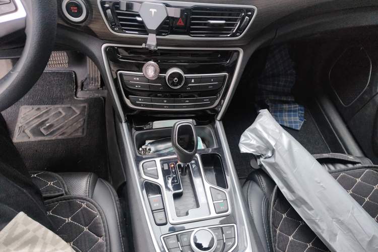 Used Geely Auto Emgrand GT 2018 1.8T Zunshang Zhiling Edition Gear Lever