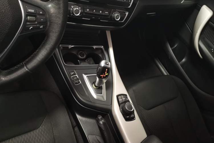 Used BMW 1 Series 2018 118i Leading Model Gear Lever