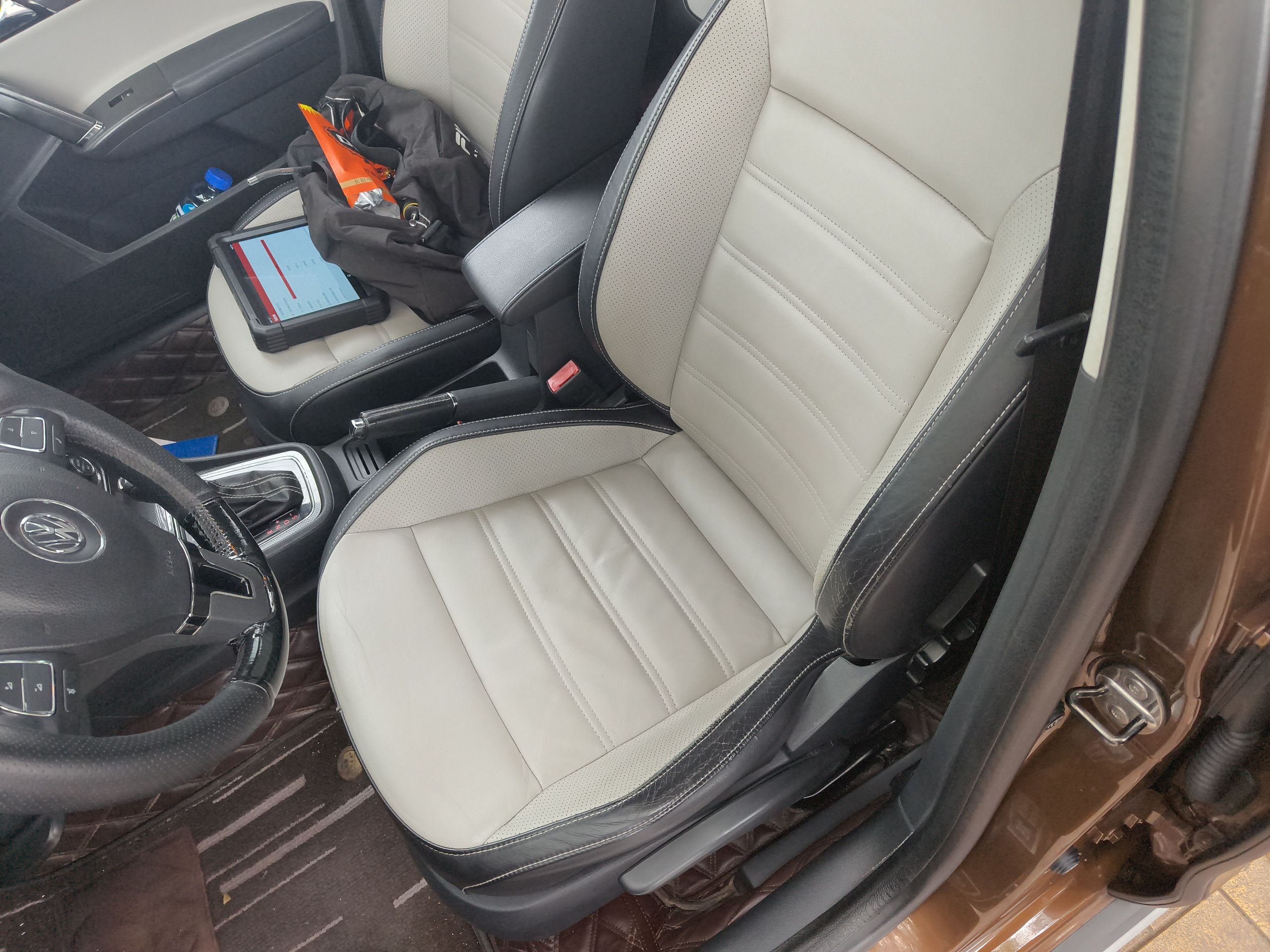 Переднее сиденье в автомобиле