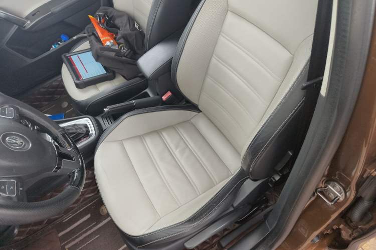 Used Volkswagen Cross Lavida 2014 1.6L Automatic