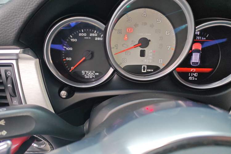 Used Porsche Macan 2014 Macan S 3.0T Odometer Close Up