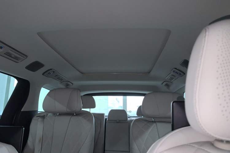 Used Denza D9 2025 DM-i Intelligent Drive 1020 Four-Wheel Drive Flagship Model
