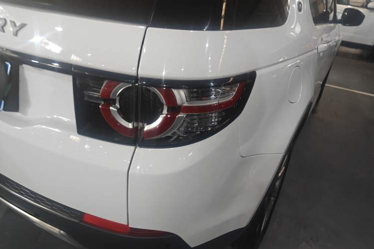 Used Land Rover Discovery Sport 2019 240 PS PURE Edition China VI Standard Exterior 3