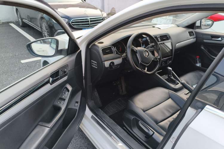 Used Volkswagen Sagitar 2015 230TSI Automatic Comfort Version