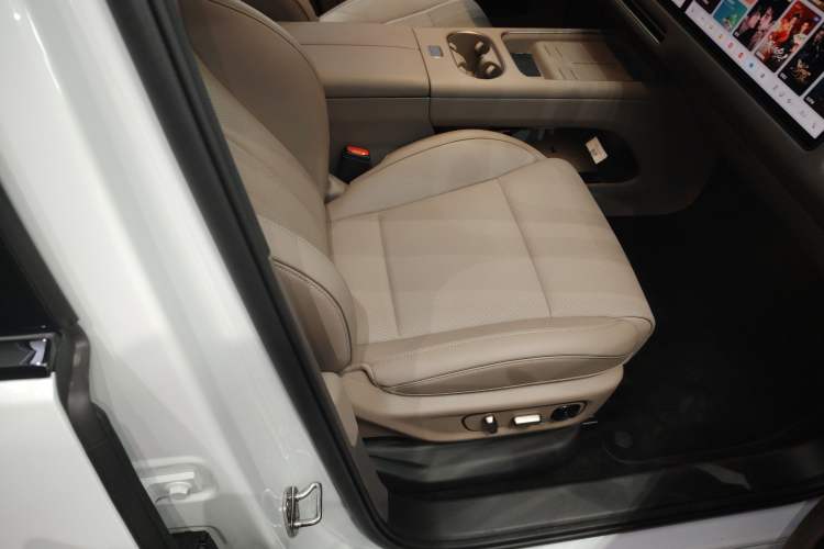 Used Li Auto i6 2025 Model Two-Wheel-Drive Standard Type