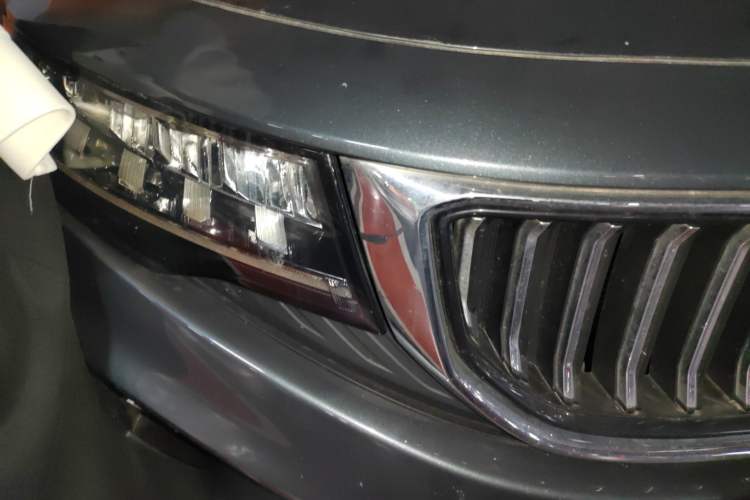 Used Geely Auto Haoyue 2022 1.8TD Automatic Prestige 7-Seater Right Front Headlight