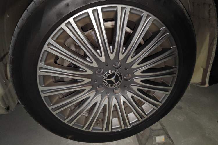 Used Mercedes-Benz E-Class 2021 E 300 L Stylish Model Right Front Wheel Hub