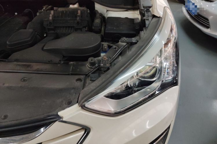 Used Hyundai Santa Fe 2013 2.4L Automatic 2WD Comfort Edition Left Front Headlight