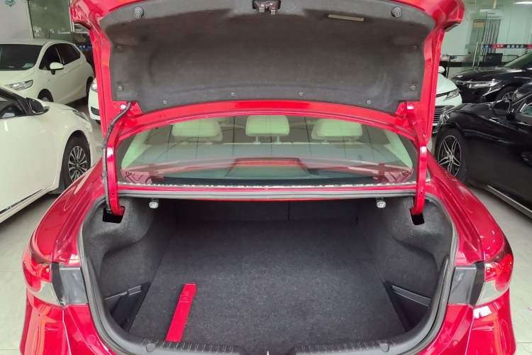 Used Mazda Atenza 2014 2.0L Blue Sky Luxury Edition
