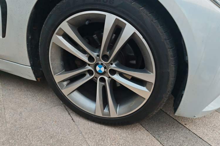 Used BMW 4 Series 2016 420i Convertible Design Package Edition Right Front Wheel Hub