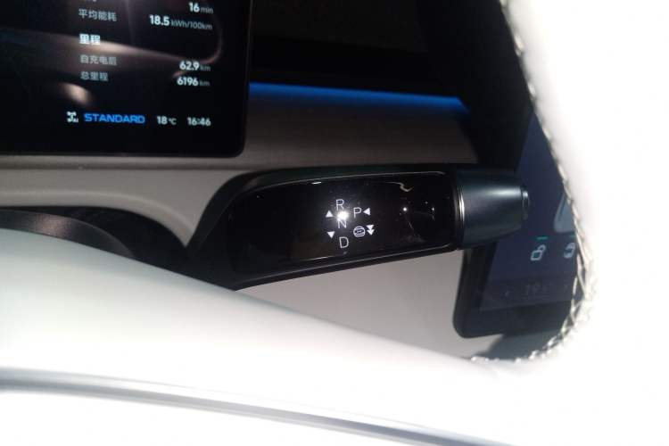 Used XPeng X9 2024 702 Ultra-Long Range Max Gear Lever