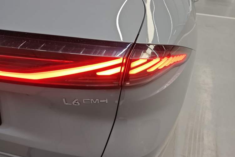 Used Geely Galaxy L6 2025 EM-i 140km Explorer+ Edition
