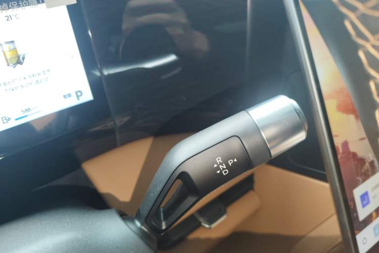 Used Geely Galaxy L7 2025 EM-i 115km Exploration+ Edition Gear Lever