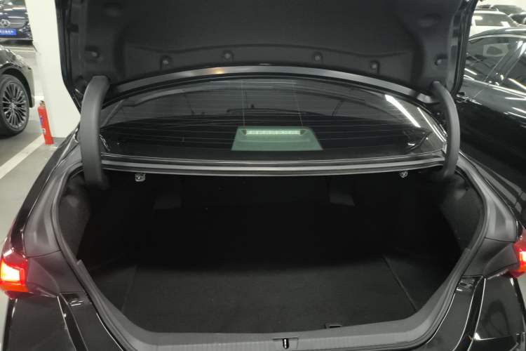 Used Toyota Avalon 2022 2.0L Luxury Edition Trunk