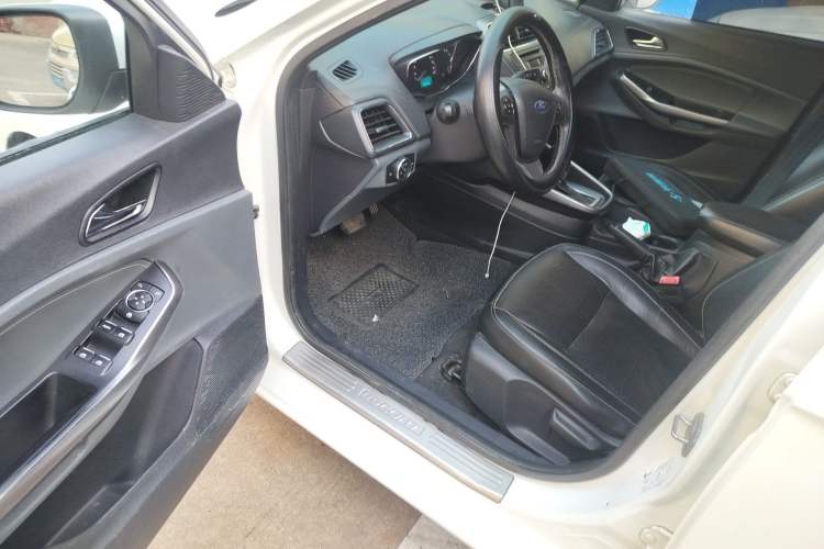 Used Ford Escort 2015 1.5L Automatic Fashion Model
