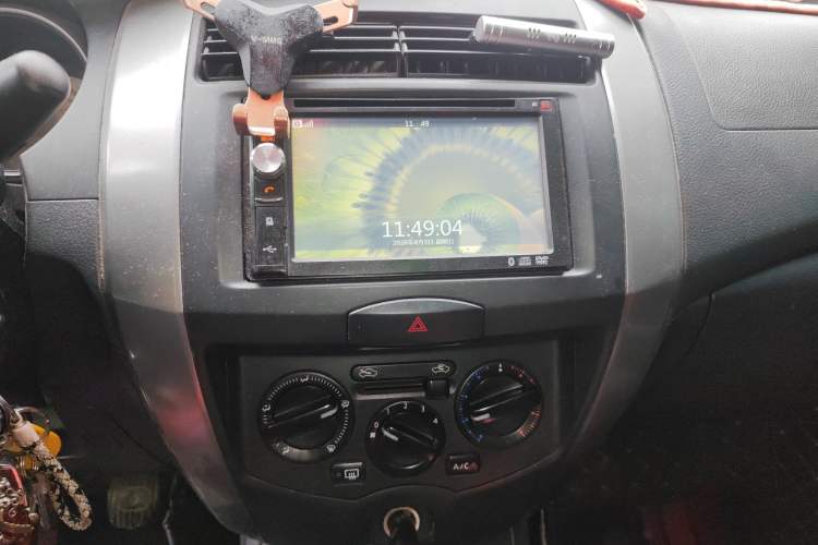 Used Nissan Livina 2010 Jingyue Edition 1.6L Manual All-Around Model Audio And AC Panel