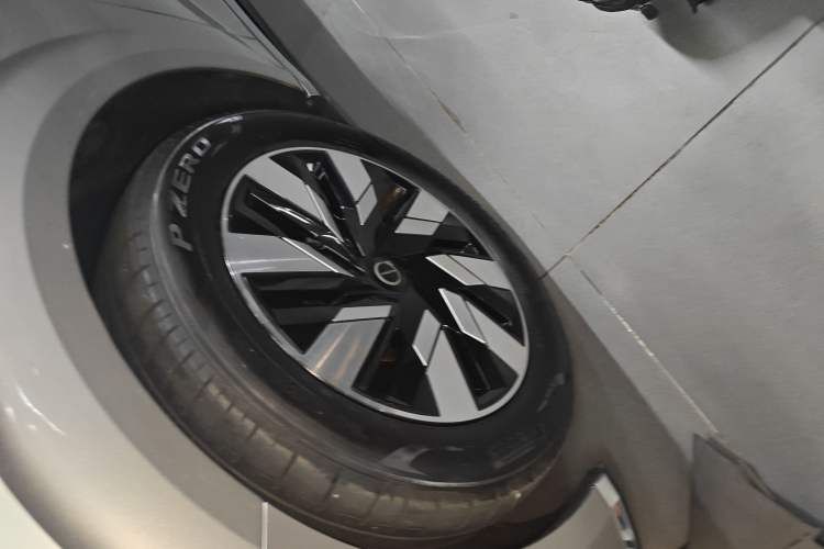 Used Volvo EM90 2025 Ultra Six-Seater