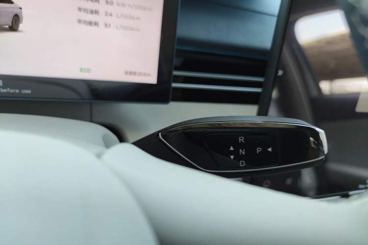 Used Chery Fengyun A8L 2025 1.5 TGDI 145 km Luxury Version Gear Lever