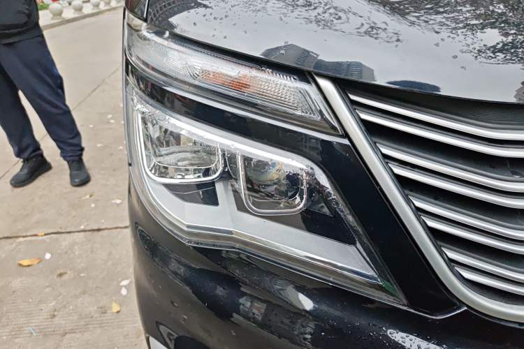 Used FORTHING Lingzhi 2019 M5L 1.6L 7-Seater Base Model China VI Standard
