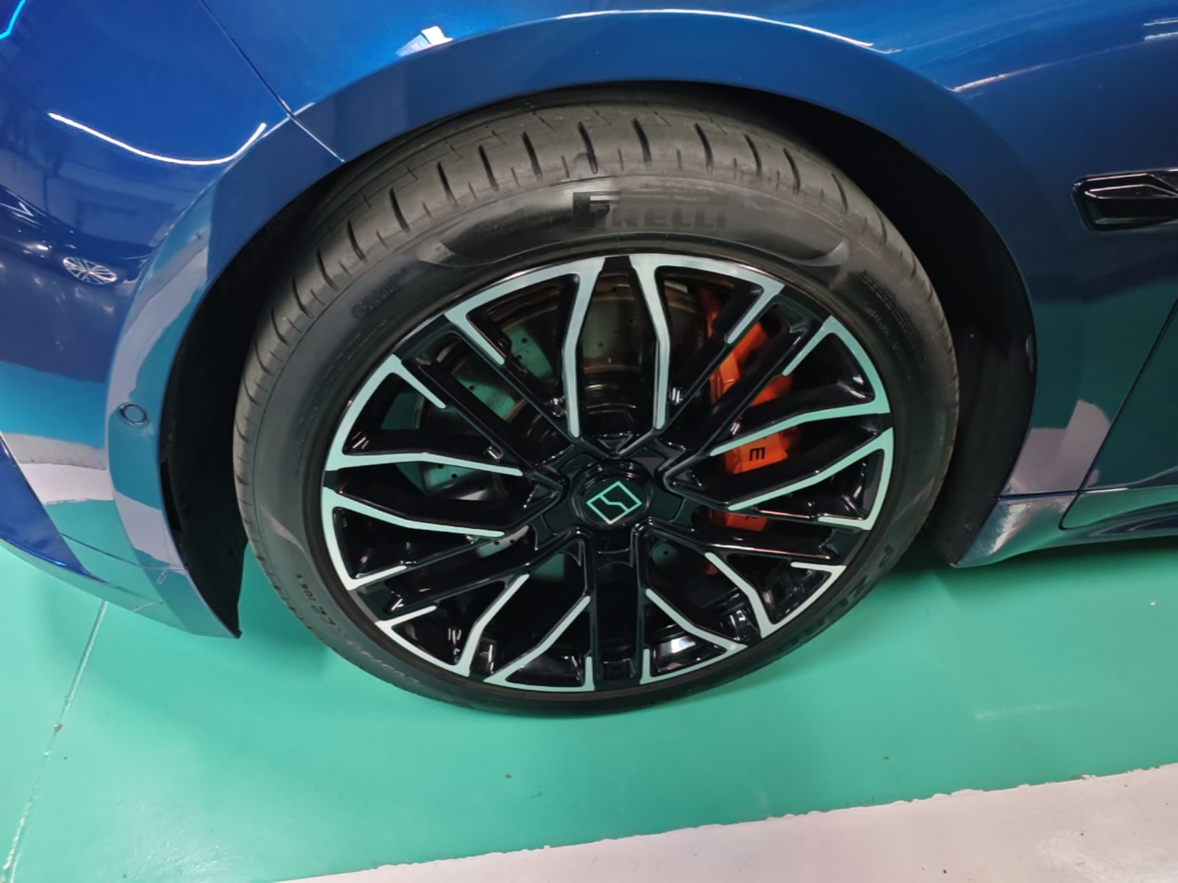 Zeekr 001 2024 YOU Edition 100 kWh All-Wheel Drive — снимка 10