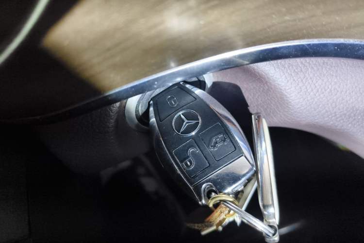 Used Mercedes-Benz V-Class 2022 V 260 L Long Wheelbase Prestige Edition Vehicle Key