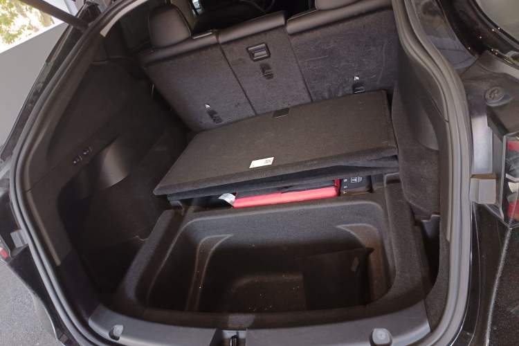 Used Tesla Model Y 2022 Long-Range All-Wheel-Drive Version
