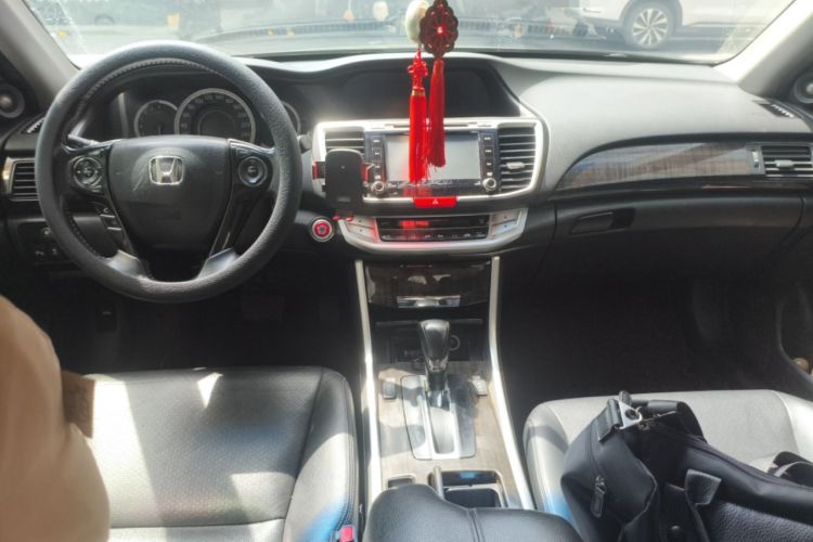 Used Honda Accord 2014 2.4L EX Luxury Edition Center Console