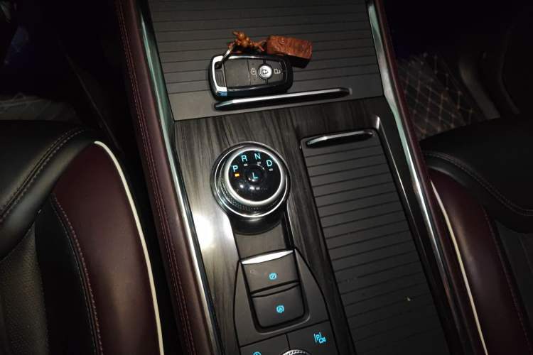 Used Ford Explorer 2023 EcoBoost 285 Four-Wheel Drive Titanium Edition 6 Seats
