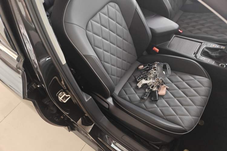 Used Volkswagen Sagitar 2023 300TSI DSG Excellence Edition Right Front Seat