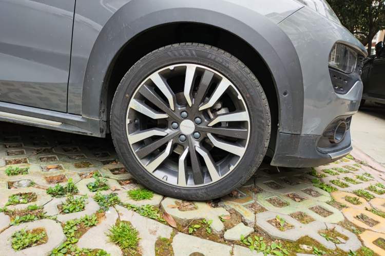 Used Lynk & Co 02 2019 High-Energy Edition 2.0T Automatic Two-Wheel Drive Pro Version China VI Standard
