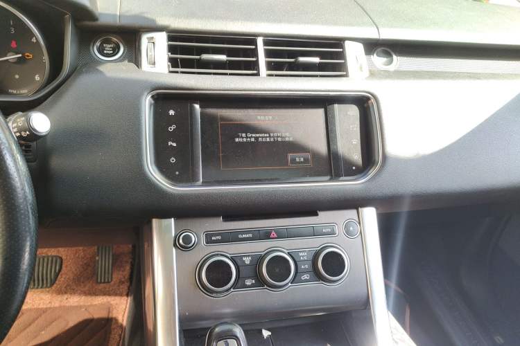 Used Land Rover Range Sport 2016 3.0 SDV6 HSE Audio And AC Panel