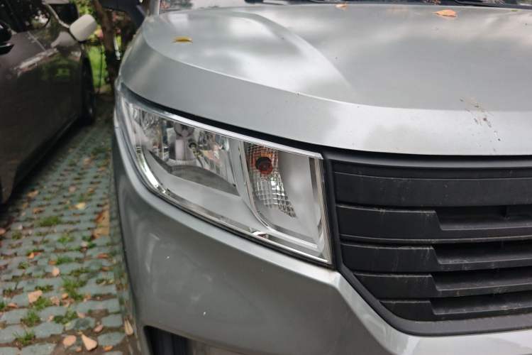 Used Wuling Hongguang PLUS 2019 1.5T Manual Standard Edition 5 Seats Right Front Headlight