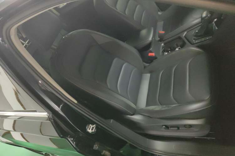 Used Volkswagen Tiguan L 2018 330TSI Automatic Two-Wheel Drive Luxury Edition Right Front Seat