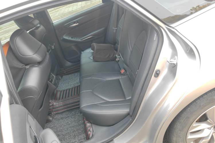 Used Toyota Avalon 2019 2.0L Luxury Edition China VI Standard Left Rear Seat