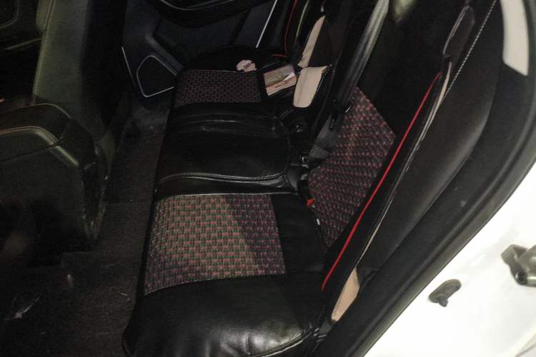 Used Bestune X40 2018 Internet Celebrity Edition 1.6L Automatic Luxury Version Left Rear Seat